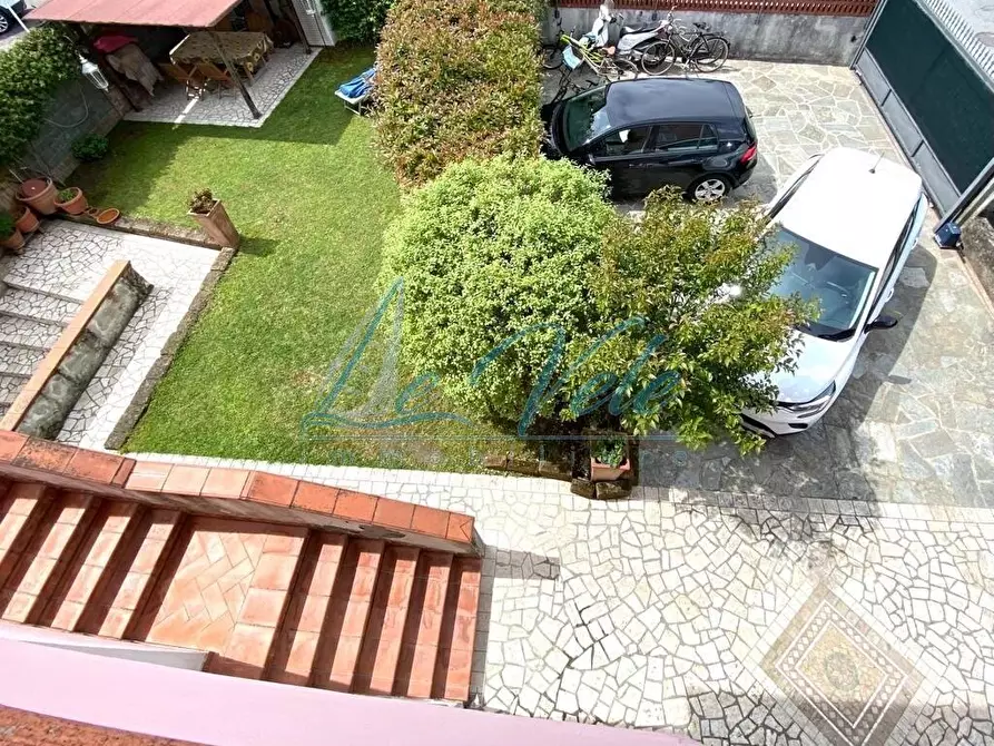 Immagine 10 di Casa semindipendente in vendita  a Massa