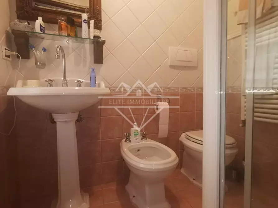 Immagine 17 di Casa semindipendente in vendita  a Carrara