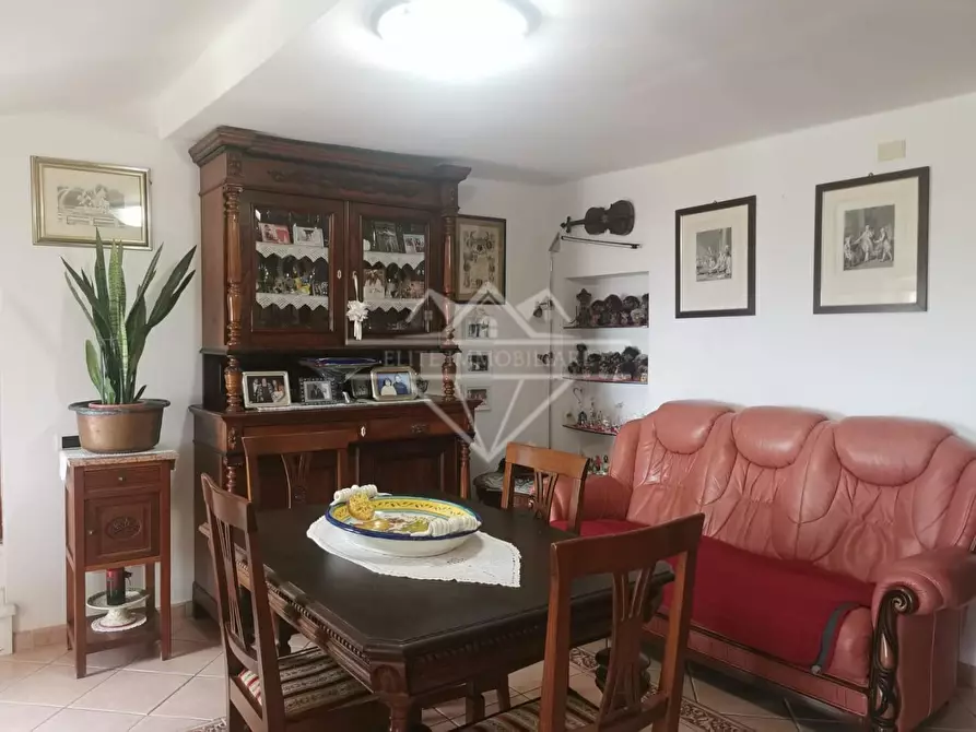 Immagine 2 di Casa semindipendente in vendita  a Carrara