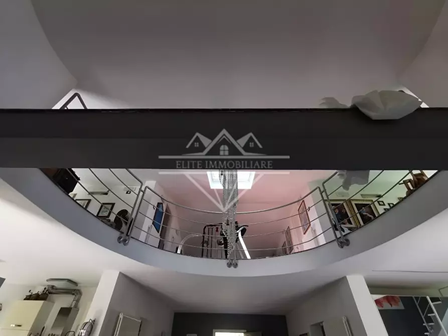 Immagine 13 di Villa in vendita  a Carrara