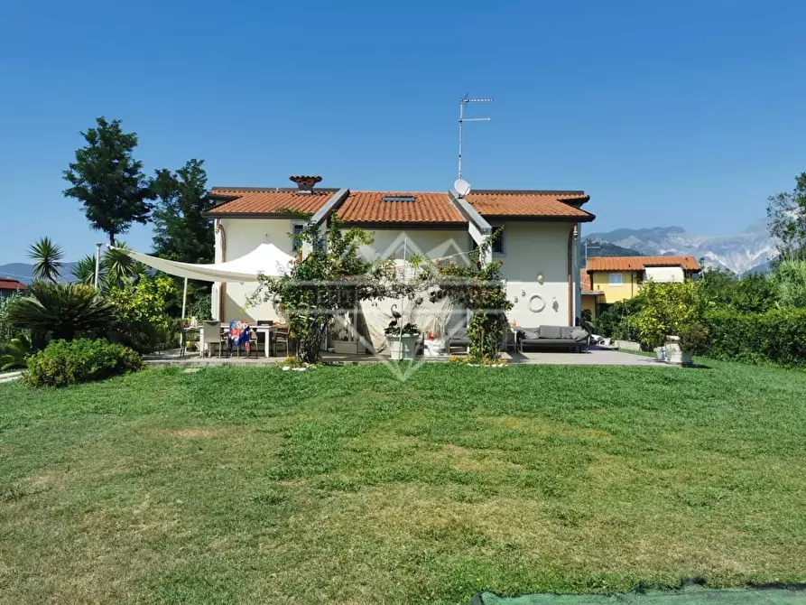 Immagine 36 di Villa in vendita  a Carrara