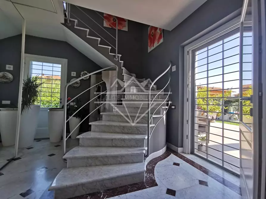 Immagine 5 di Villa in vendita  a Carrara