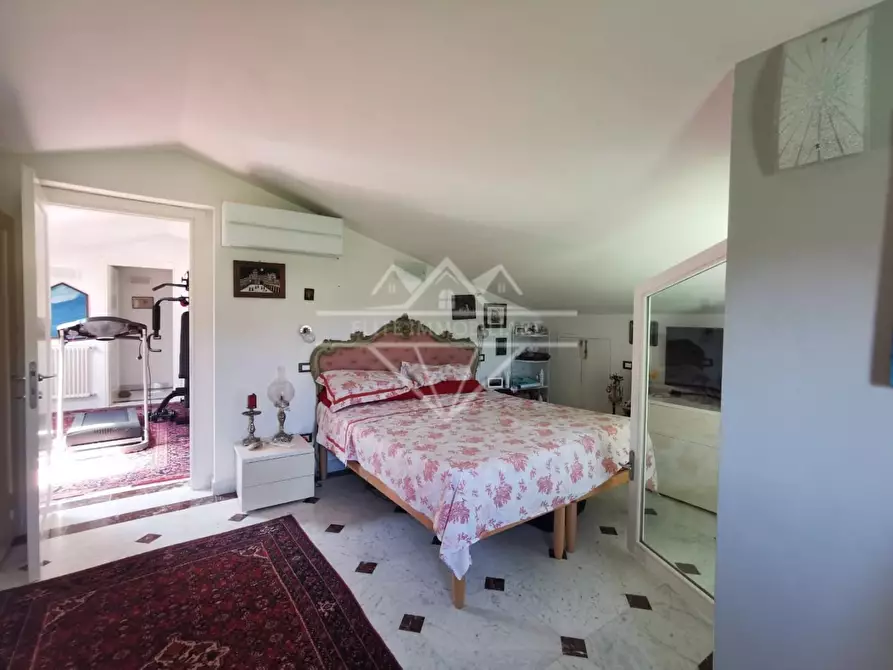 Immagine 21 di Villa in vendita  a Carrara