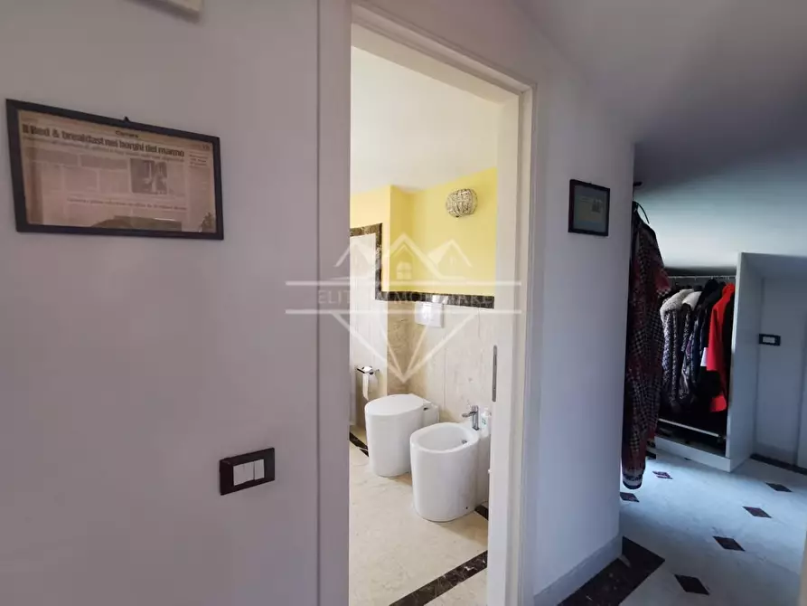 Immagine 26 di Villa in vendita  a Carrara