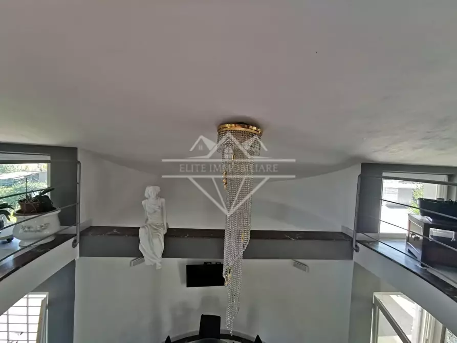 Immagine 9 di Villa in vendita  a Carrara