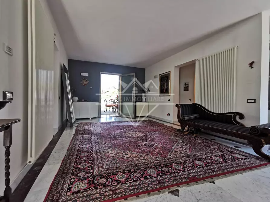 Immagine 3 di Villa in vendita  a Carrara