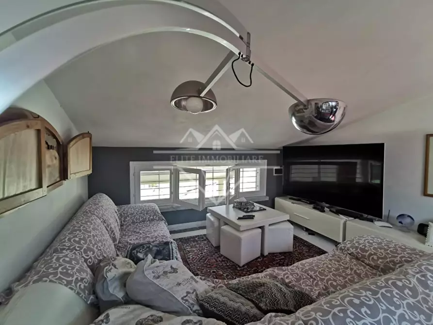 Immagine 16 di Villa in vendita  a Carrara