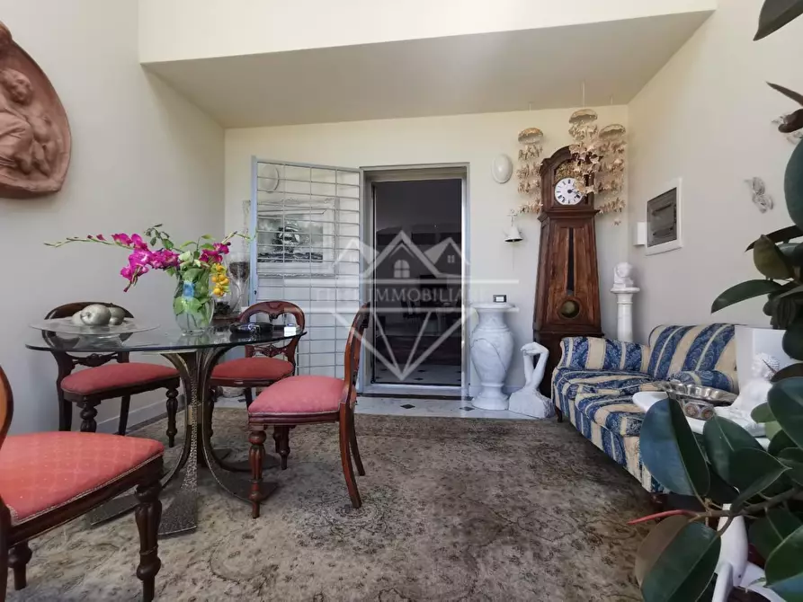 Immagine 34 di Villa in vendita  a Carrara