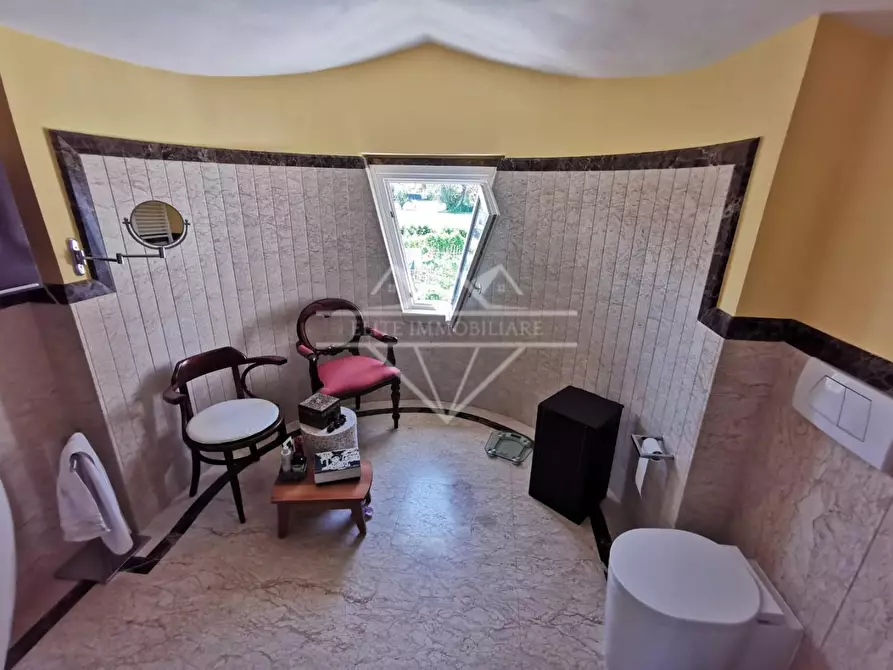 Immagine 30 di Villa in vendita  a Carrara