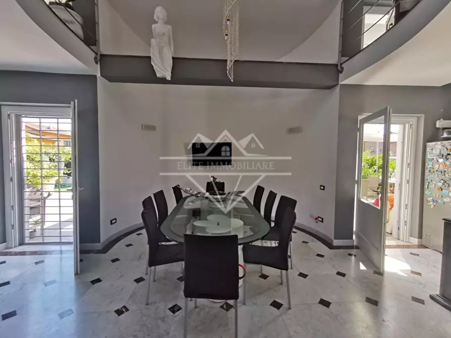 Immagine 12 di Villa in vendita  a Carrara