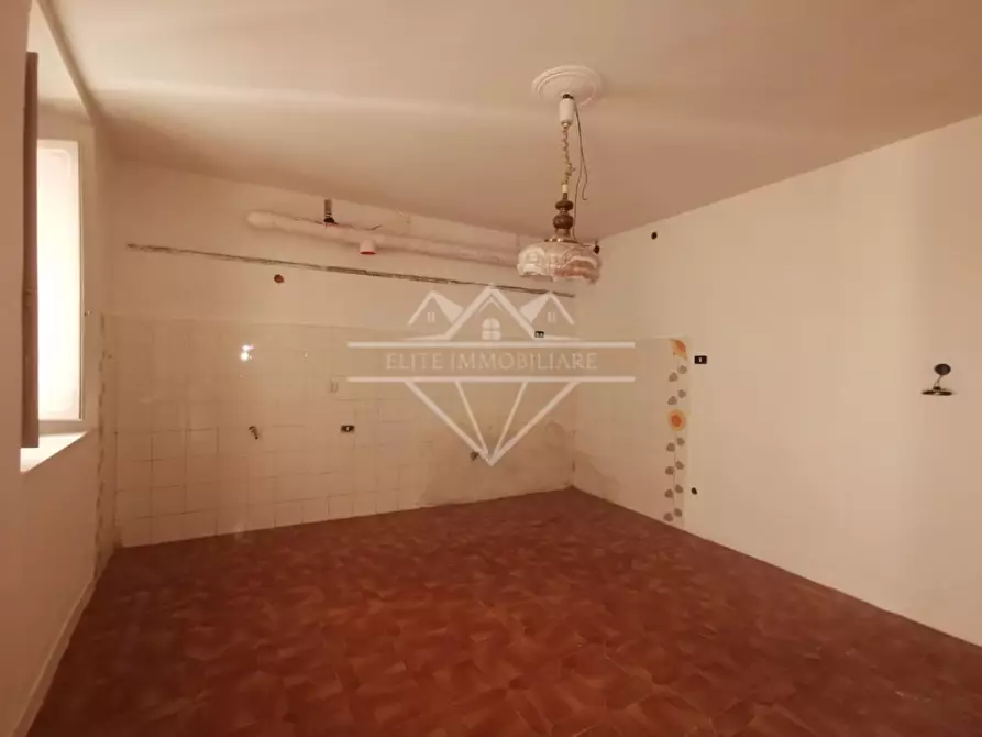 Immagine 5 di Appartamento in vendita  a Carrara