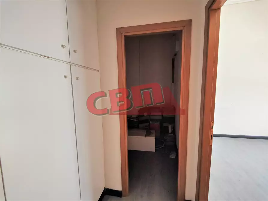 Immagine 11 di Ufficio in affitto  a Livorno