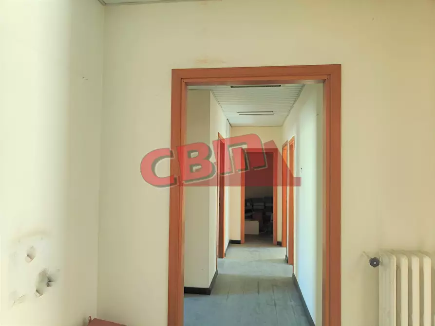 Immagine 10 di Ufficio in affitto  a Livorno