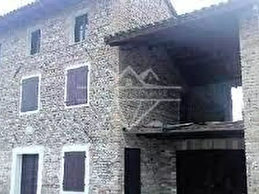 Immagine 1 di Palazzo in vendita  a Carrara