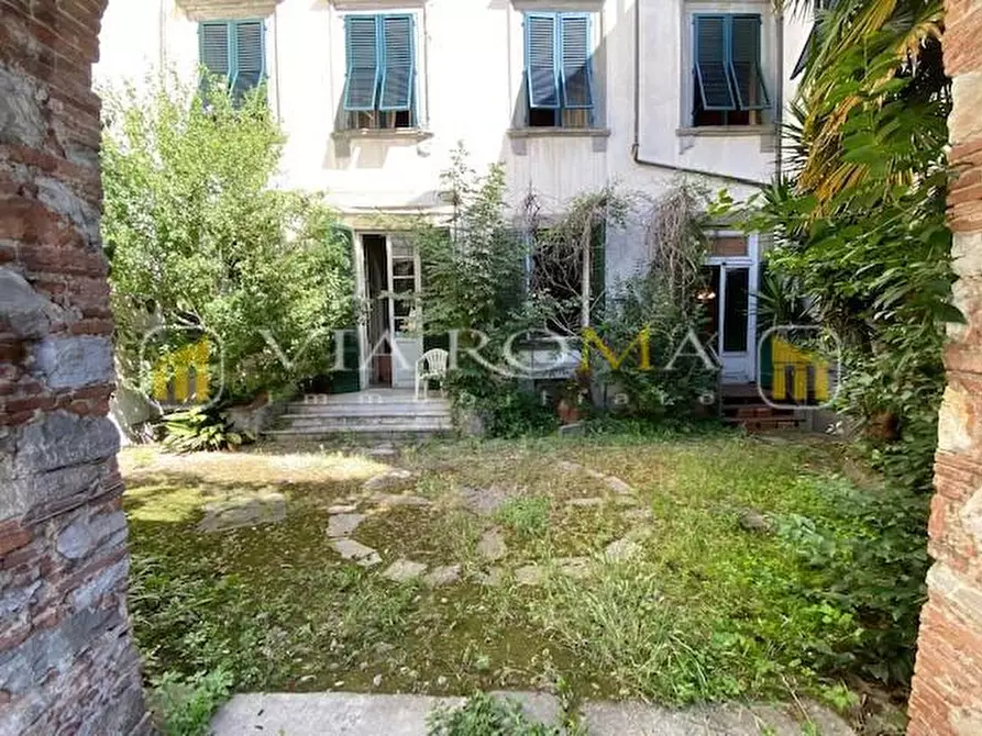 Immagine 2 di Appartamento in vendita  a Lucca