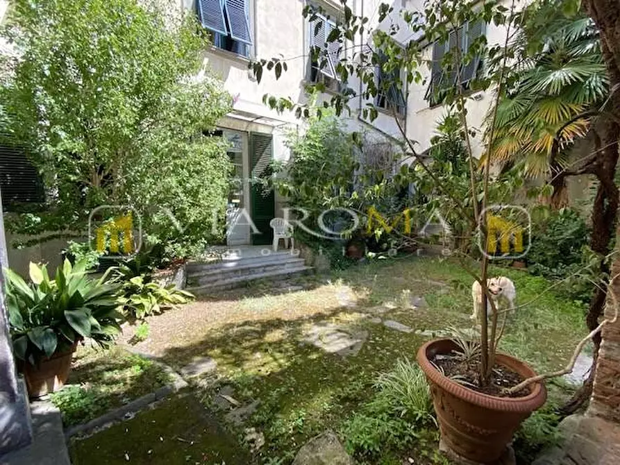 Immagine 50 di Appartamento in vendita  a Lucca