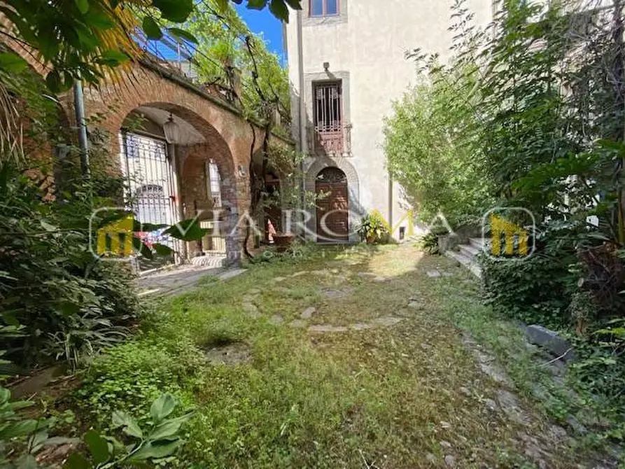 Immagine 33 di Appartamento in vendita  a Lucca