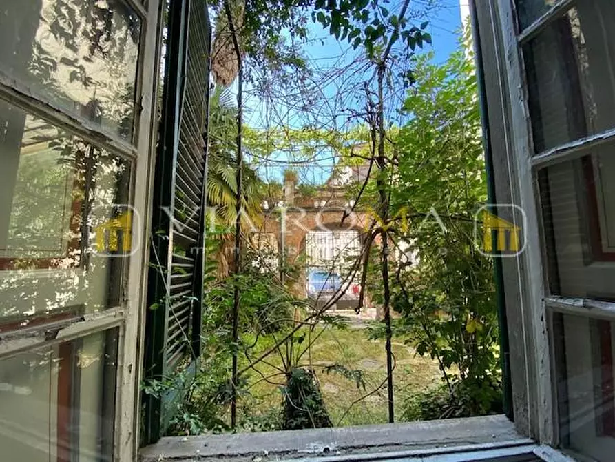 Immagine 23 di Appartamento in vendita  a Lucca