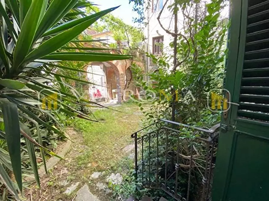 Immagine 18 di Appartamento in vendita  a Lucca