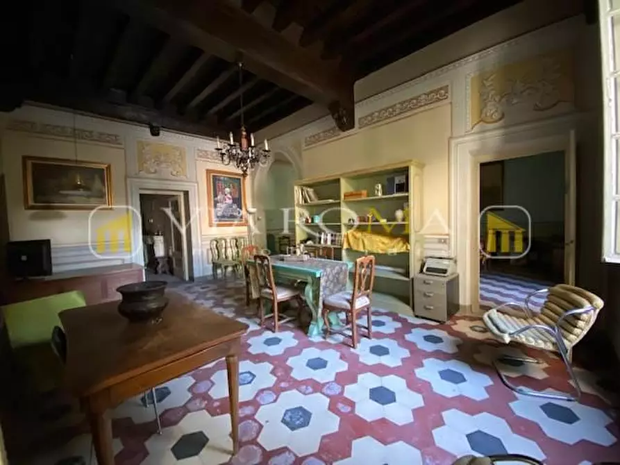 Immagine 16 di Appartamento in vendita  a Lucca