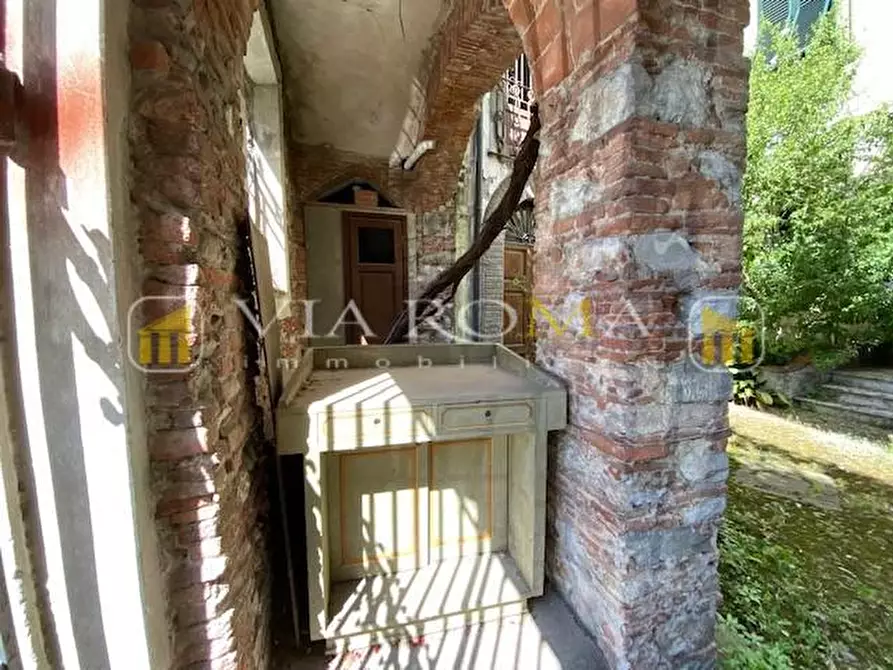 Immagine 31 di Appartamento in vendita  a Lucca