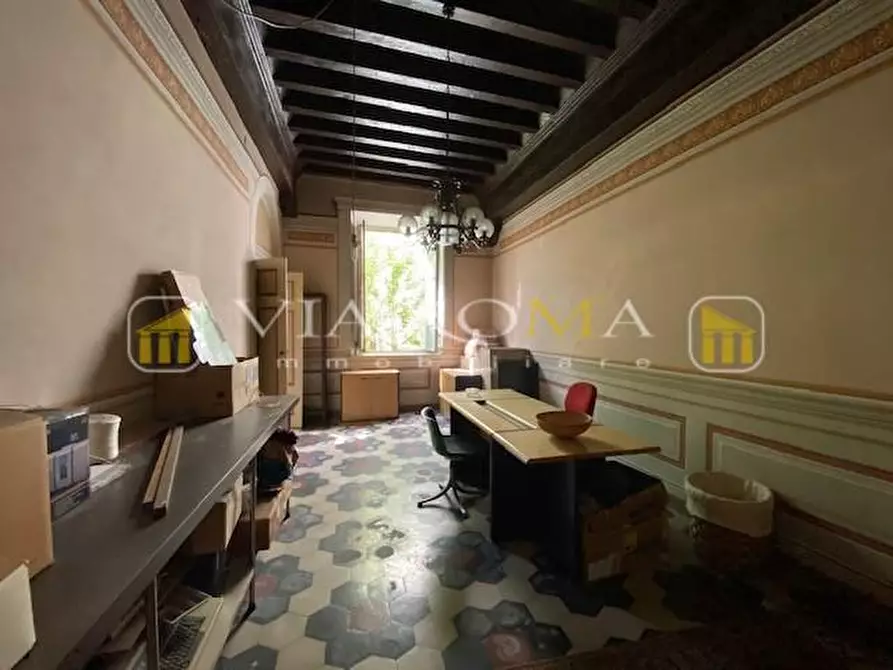 Immagine 12 di Appartamento in vendita  a Lucca