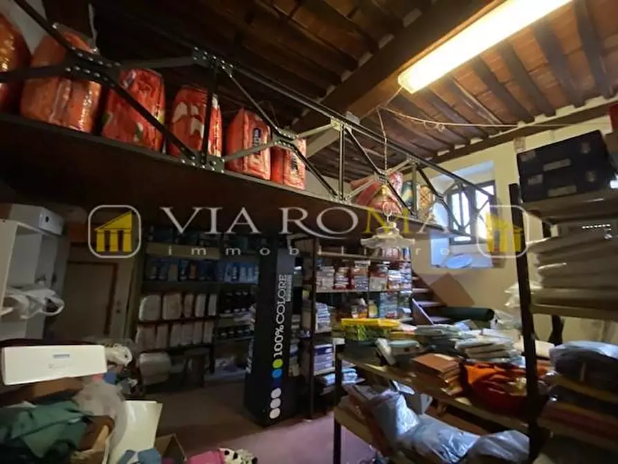 Immagine 35 di Appartamento in vendita  a Lucca