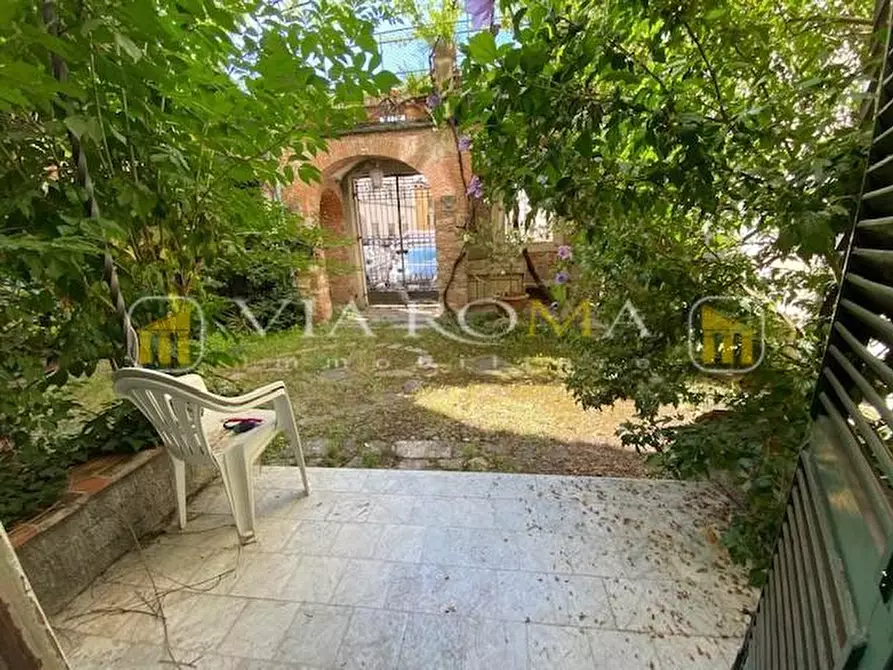 Immagine 17 di Appartamento in vendita  a Lucca