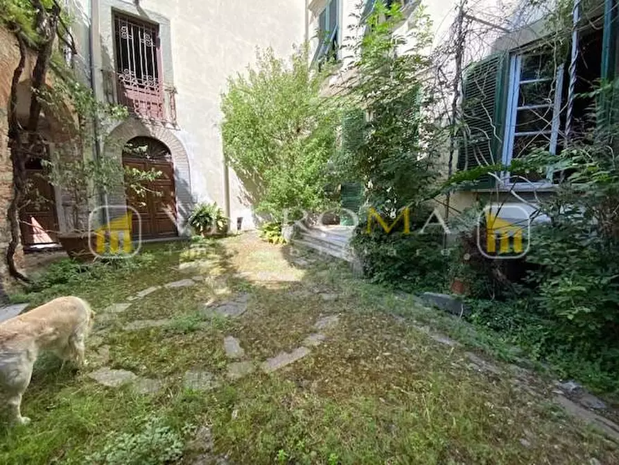 Immagine 49 di Appartamento in vendita  a Lucca