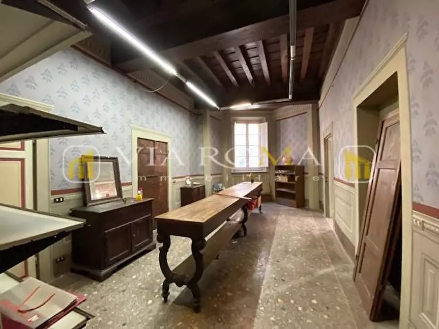 Immagine 11 di Appartamento in vendita  a Lucca