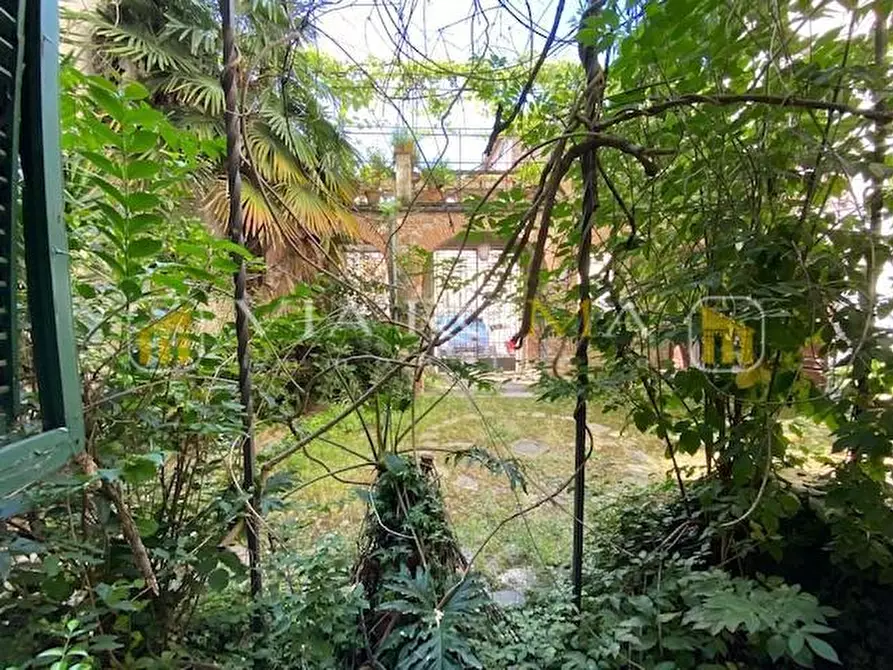 Immagine 28 di Appartamento in vendita  a Lucca