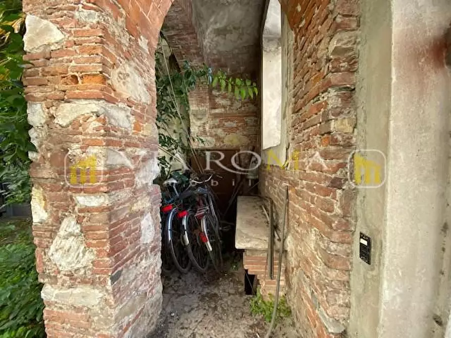 Immagine 30 di Appartamento in vendita  a Lucca