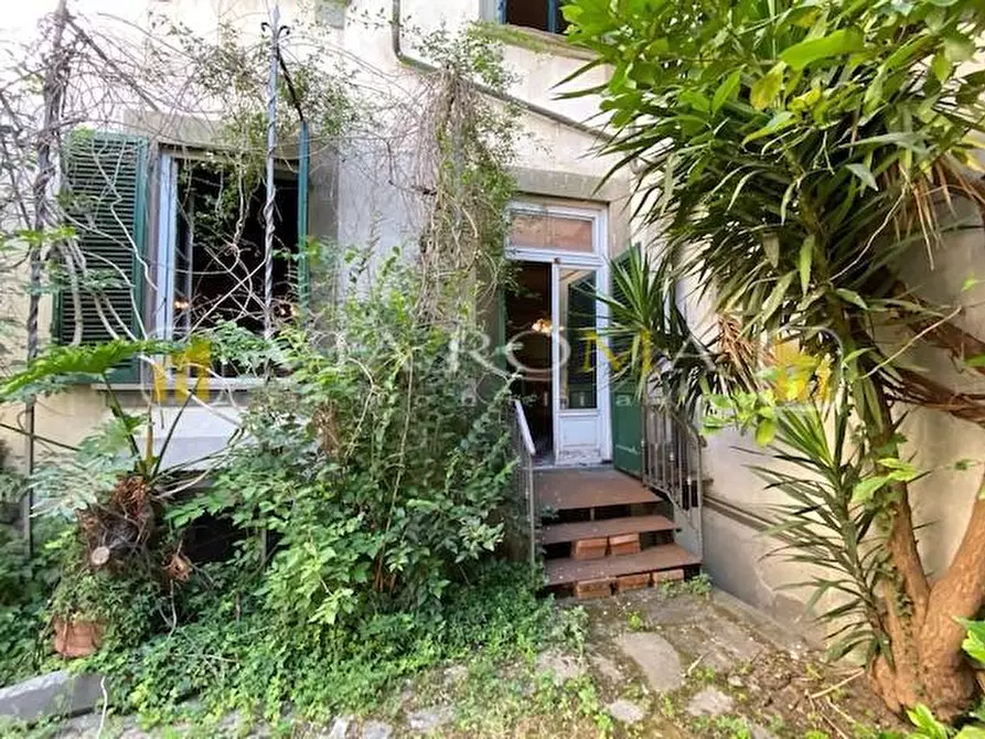 Immagine 32 di Appartamento in vendita  a Lucca