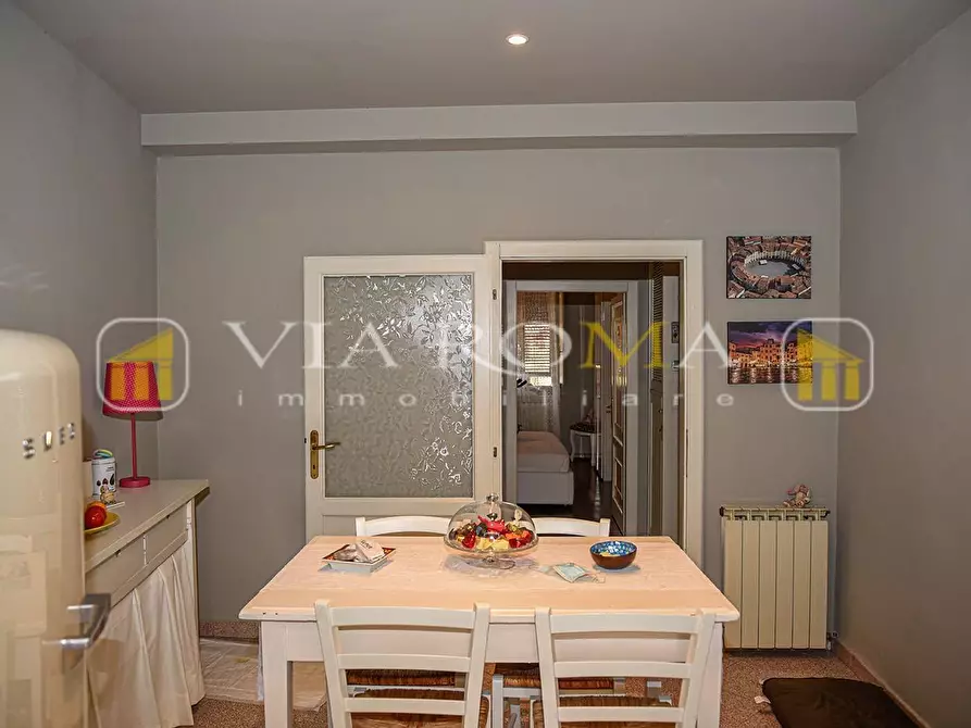 Immagine 10 di Appartamento in vendita  a Lucca