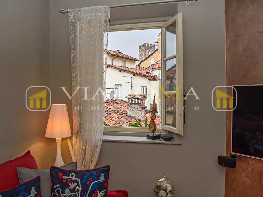 Immagine 14 di Appartamento in vendita  a Lucca