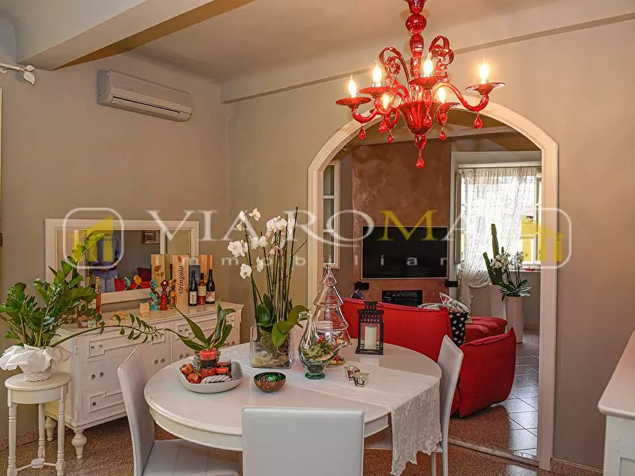 Immagine 2 di Appartamento in vendita  a Lucca