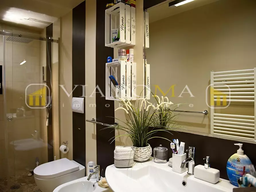 Immagine 11 di Appartamento in vendita  a Lucca