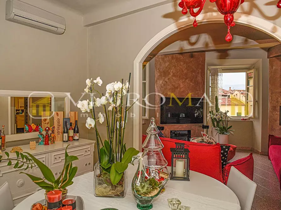 Immagine 16 di Appartamento in vendita  a Lucca