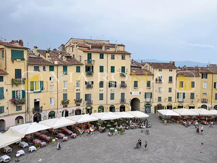 Immagine 15 di Appartamento in vendita  a Lucca