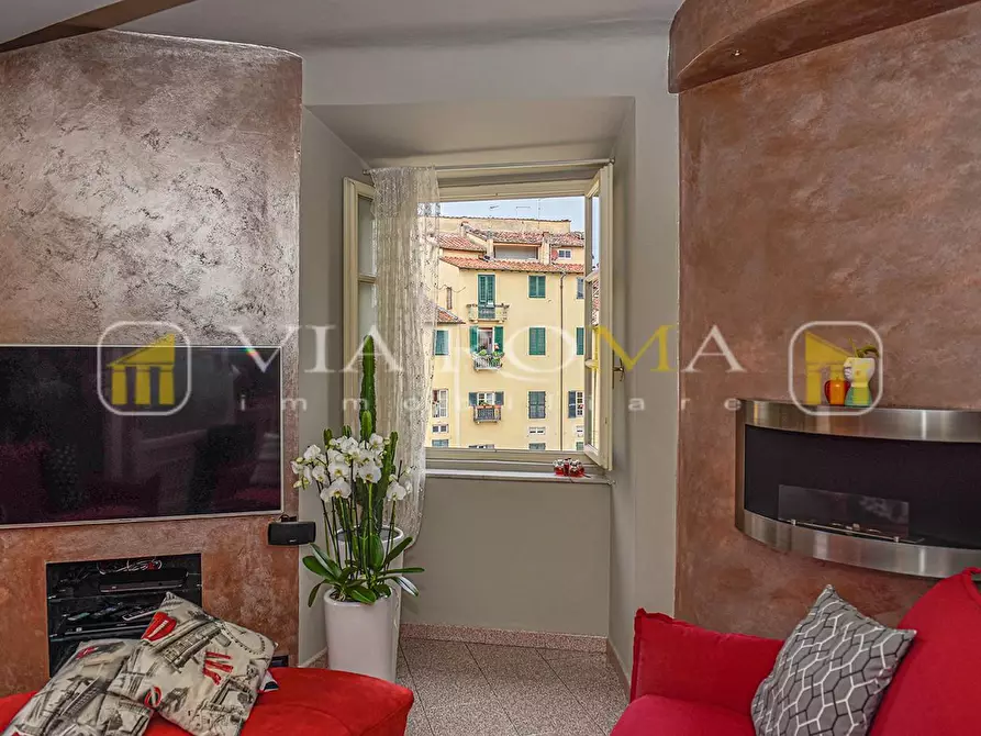 Immagine 13 di Appartamento in vendita  a Lucca