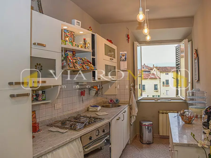 Immagine 9 di Appartamento in vendita  a Lucca
