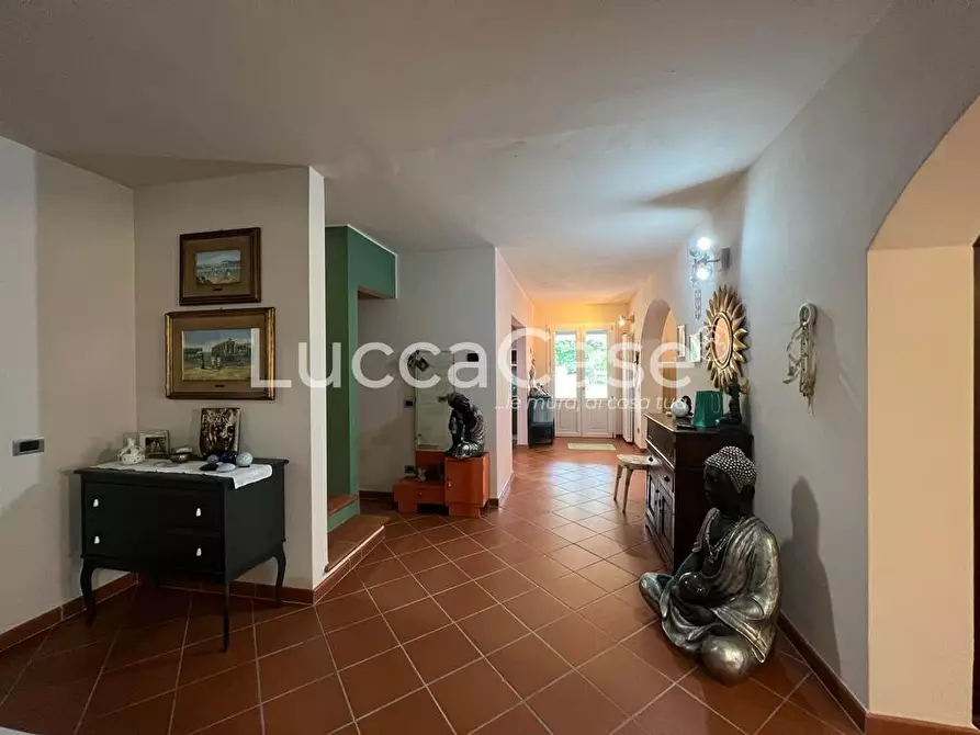 Immagine 15 di Villa in vendita  a Capannori