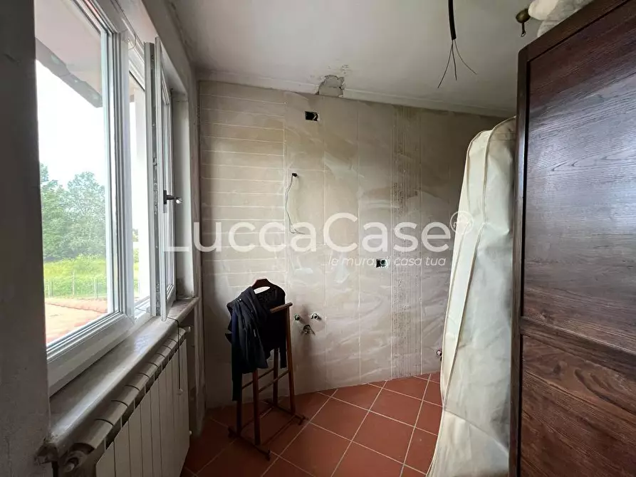 Immagine 23 di Villa in vendita  a Capannori