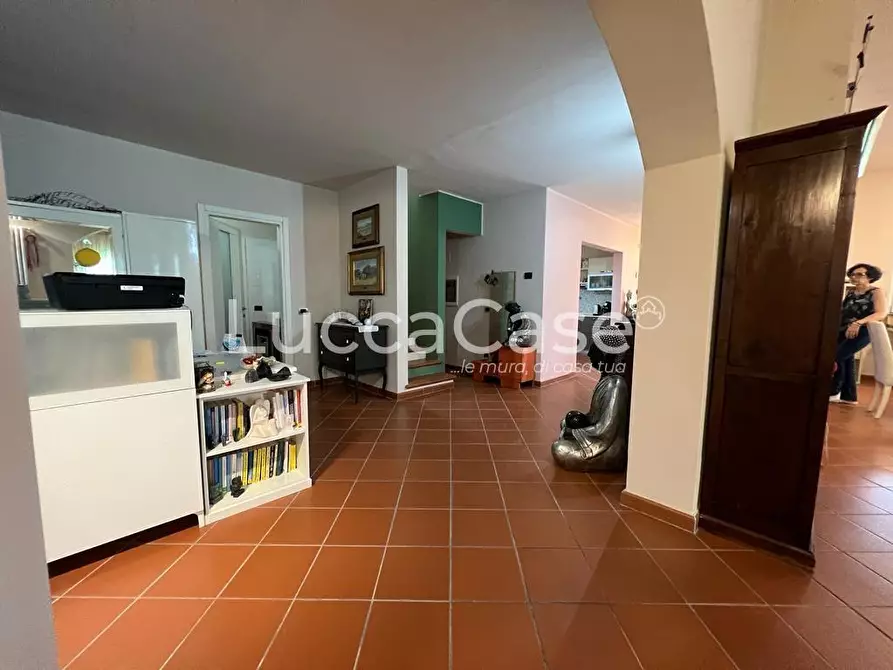Immagine 9 di Villa in vendita  a Capannori