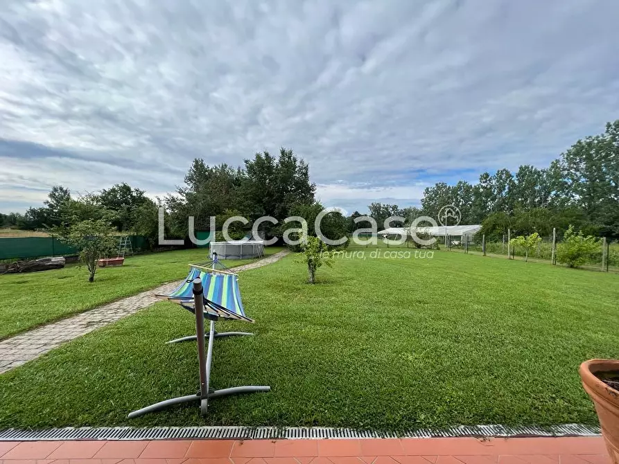 Immagine 16 di Villa in vendita  a Capannori