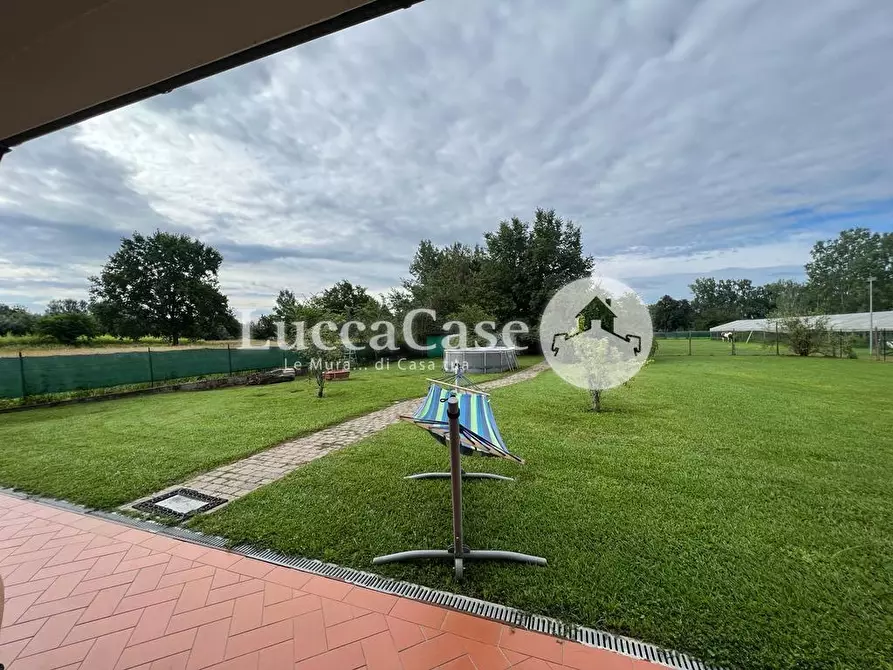 Immagine 1 di Villa in vendita  a Capannori