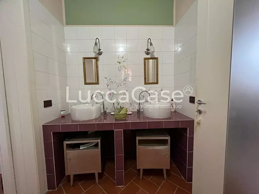 Immagine 17 di Villa in vendita  a Capannori