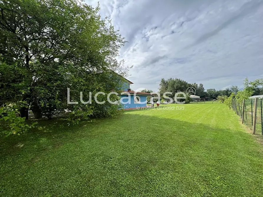 Immagine 30 di Villa in vendita  a Capannori