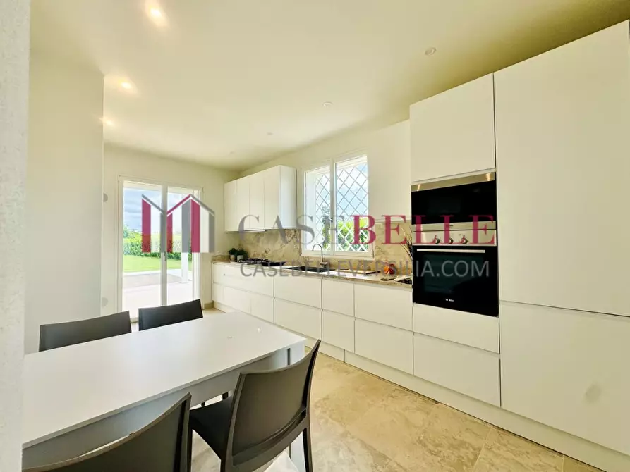 Immagine 8 di Casa indipendente in vendita  a Pietrasanta