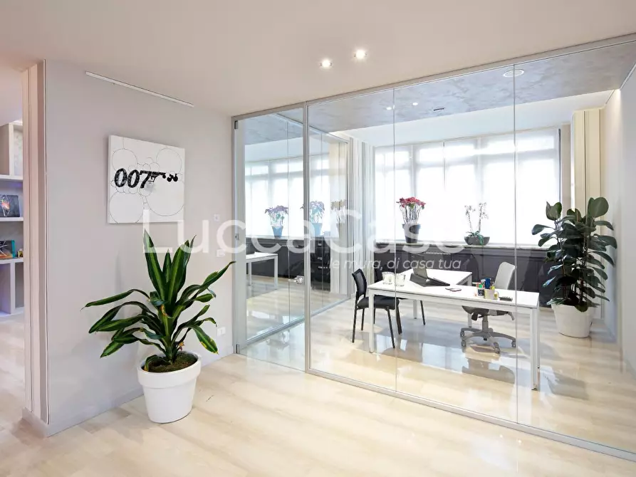 Immagine 3 di Negozio in affitto  a Capannori